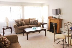 Condo, 2 Bedrooms | Living area