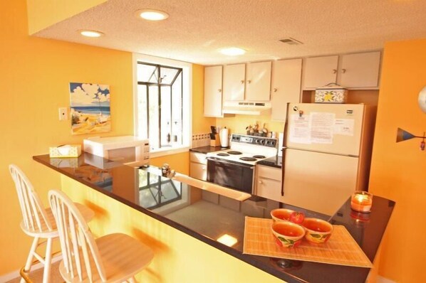 Condo, 2 Bedrooms | Private kitchen