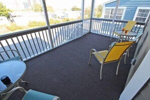 A balcony with a view of the street, a table, and two chairs. - Lake Arrowhead Recess (Myrtle Beach)