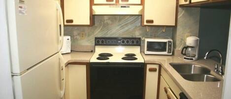 Condo, 2 Bedrooms | Private kitchen