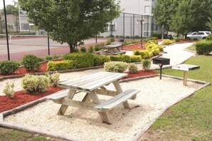 Condo, 2 Bedrooms | Property grounds