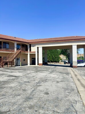 Exterior - Castaic Inn Near Six Flags Magic Mountain (Castaic)