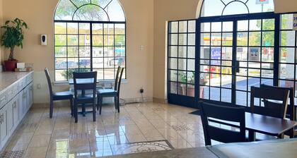 Castaic Inn Near Six Flags Magic Mountain