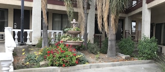 Castaic Inn Near Six Flags Magic Mountain