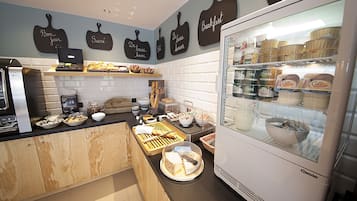 Se ofrece un desayuno bufé (8.50 EUR por persona)