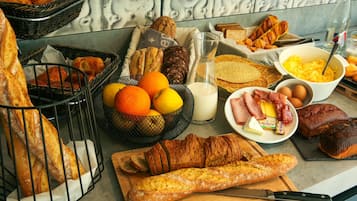 Daily buffet breakfast (EUR 16.90 per person)