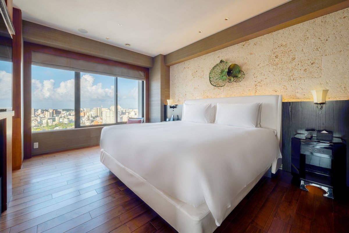 Suite, 1 King Bed (Regency) | Premium bedding, down comforters, in-room safe, individually decorated