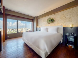 Suite, 1 King Bed (Regency)