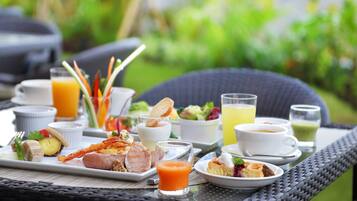 Desayuno buffet (JPY 2860 por persona)