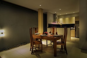 Khu vực ăn uống tại phòng