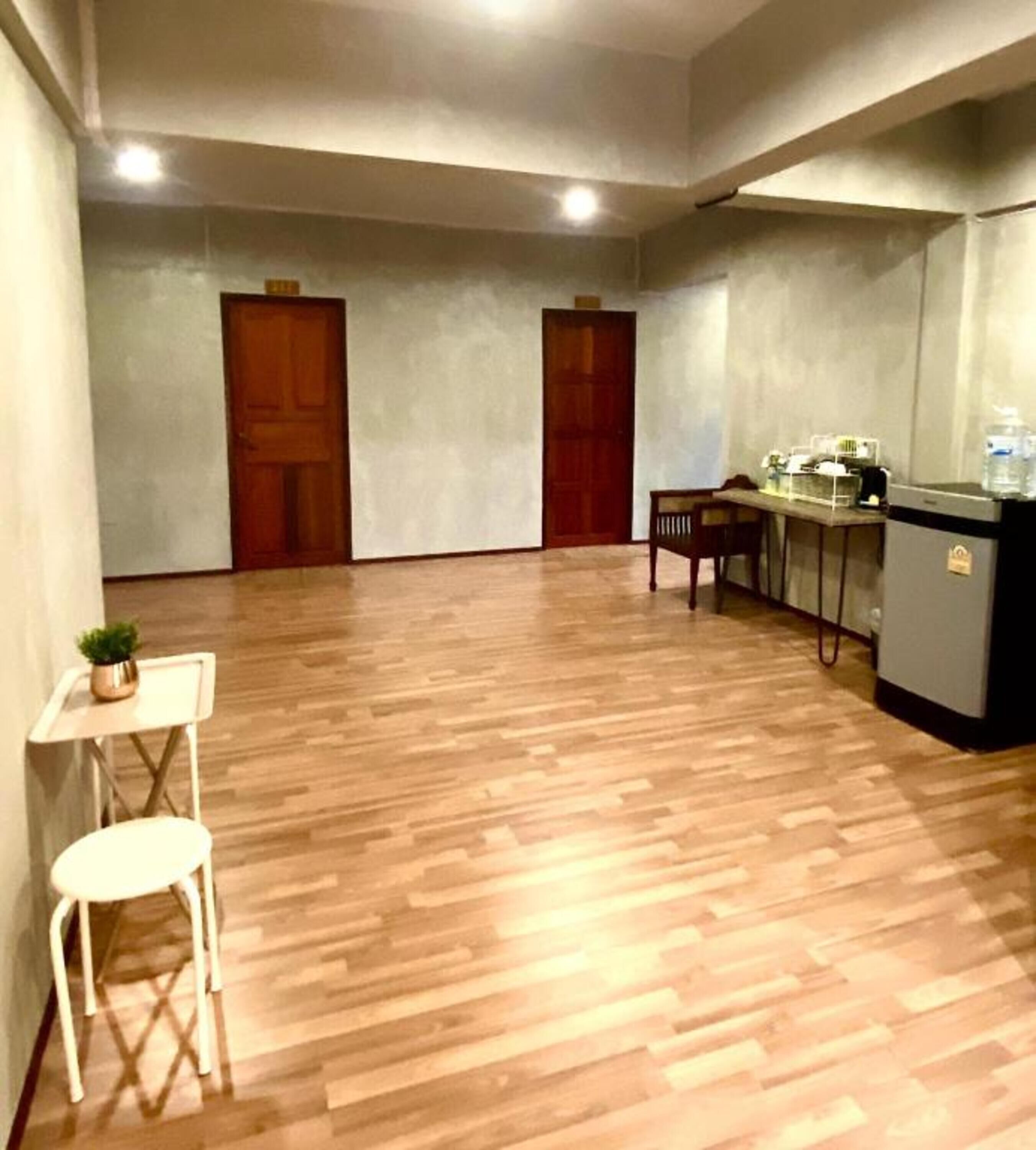 1 bedroom, desk, free wifi, bed sheets