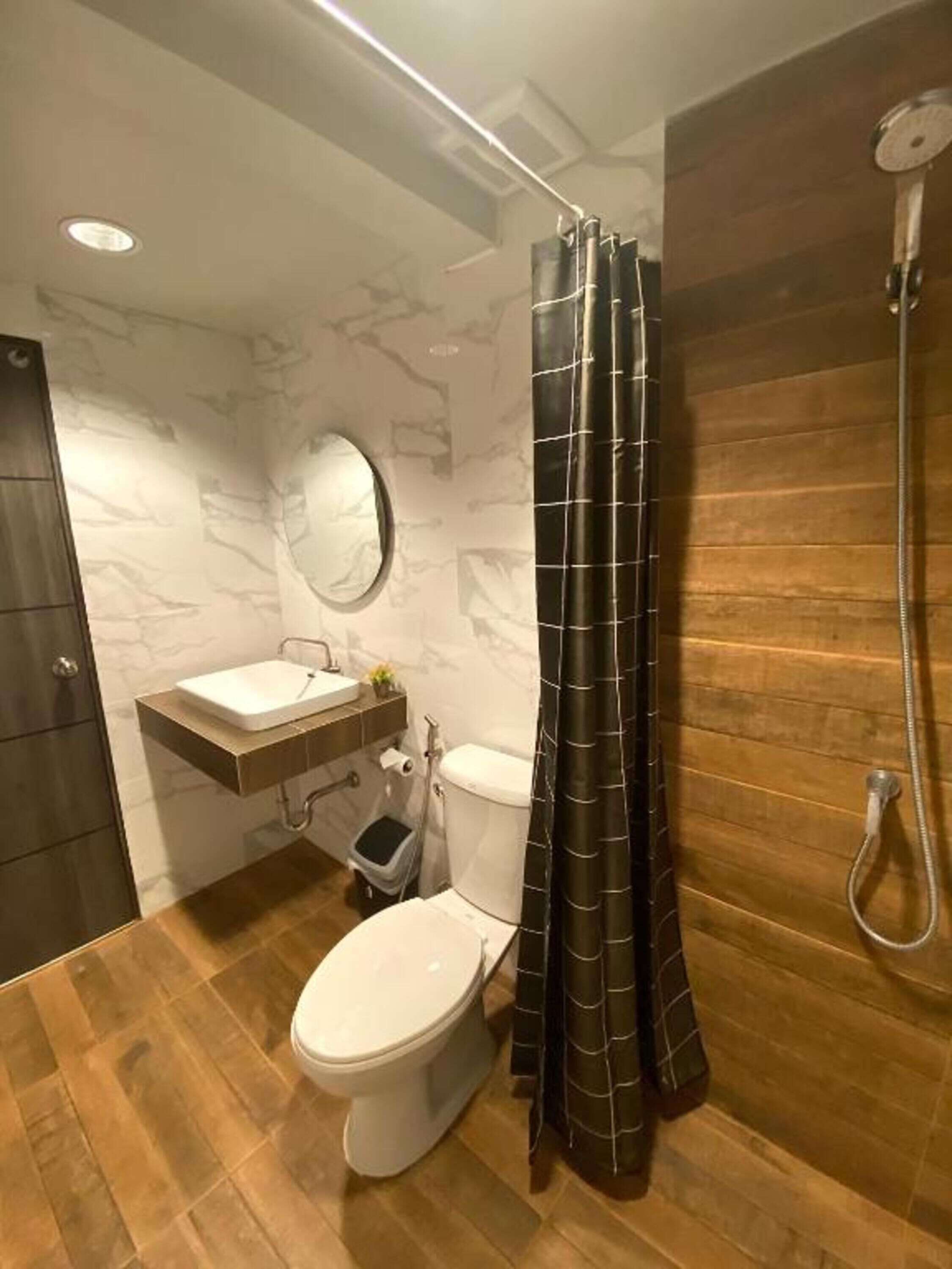 family room, private bathroom | bathroom | shower, free toiletries, towels