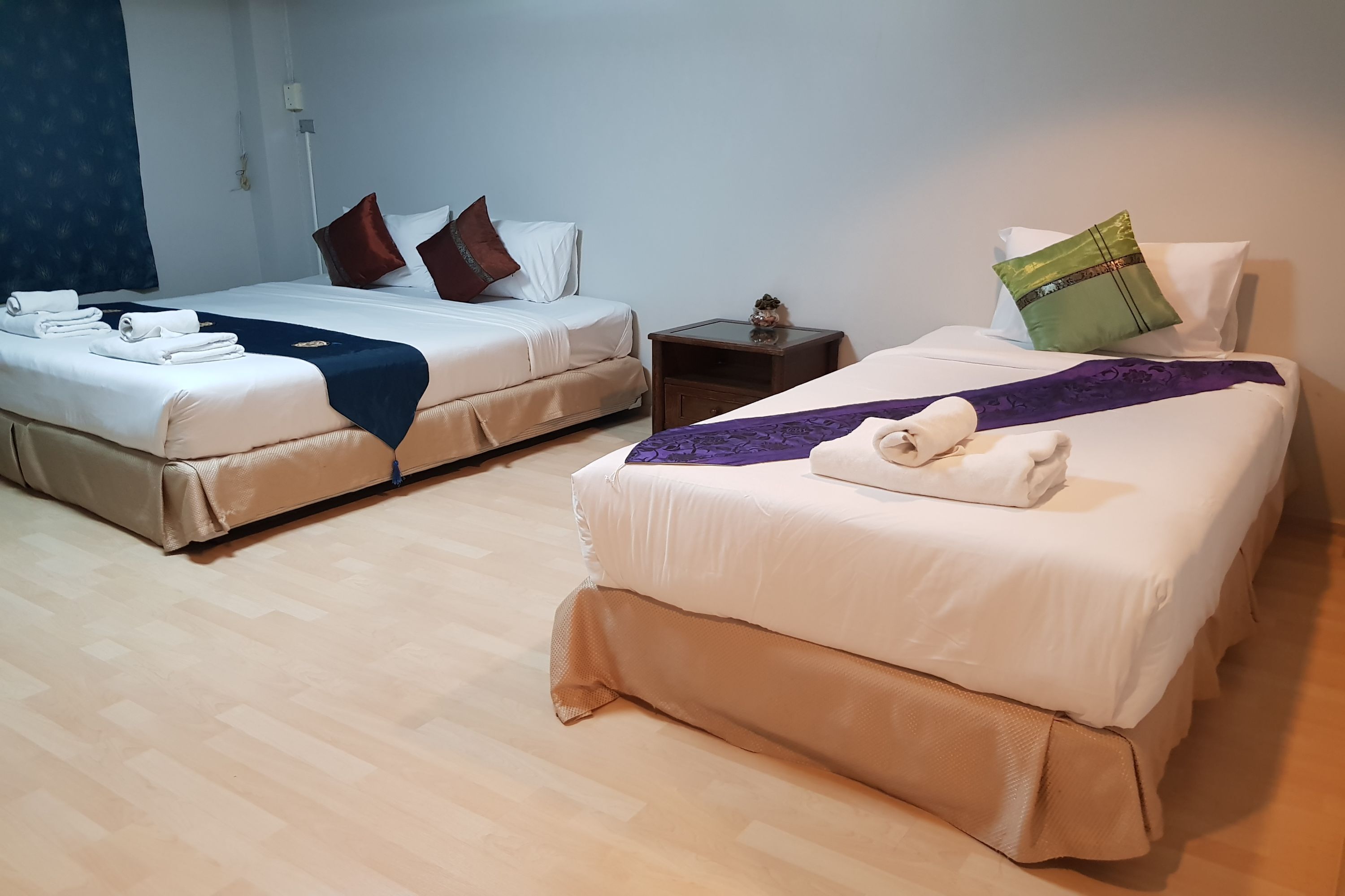 family room, private bathroom | 1 bedroom, desk, free wifi, bed sheets