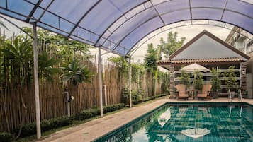 Hồ bơi ngoài trời