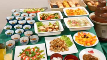 Daily buffet breakfast (JPY 860 per person)