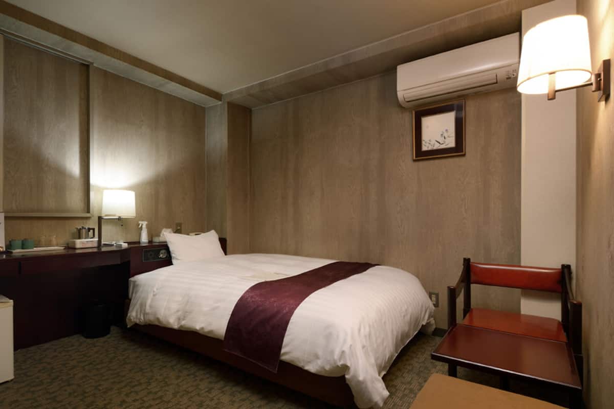 Desk, laptop workspace, free WiFi, bed sheets