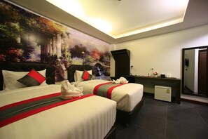 Desk, rollaway beds, free WiFi
