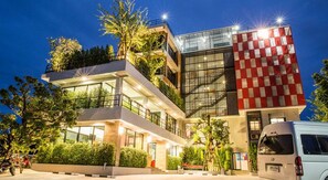 Front of property – evening/night - D11 Hotel (Phitsanulok)