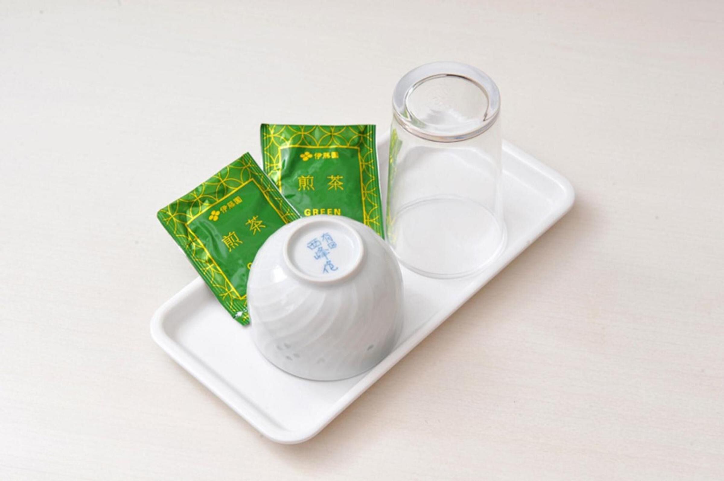 combined shower/bathtub, deep-soaking bathtub, free toiletries