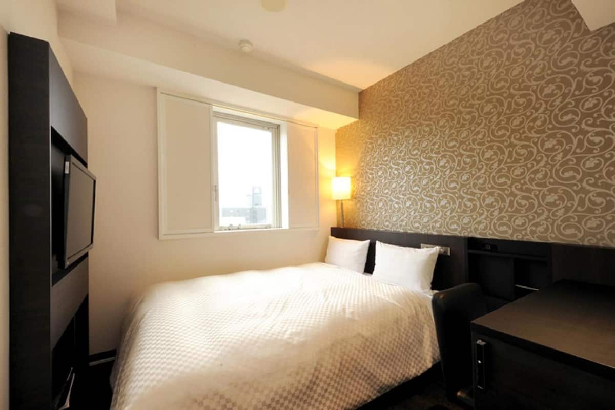 desk, blackout curtains, iron/ironing board, free wifi