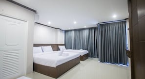 Familien-Dreibettzimmer | Minibar, Schreibtisch, schallisolierte Zimmer, kostenloses WLAN
