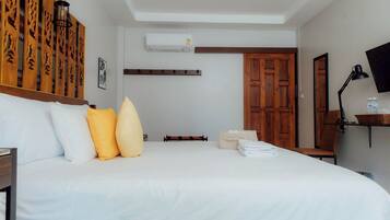 Standard Double Room | Desk, laptop workspace, blackout curtains, soundproofing