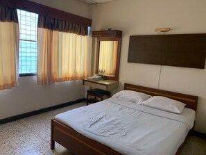 经济客房 | 办公桌、免费 WiFi