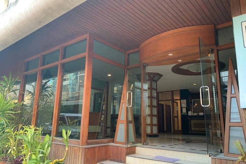 Petch Pailyn Hotel