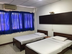 Habitació econòmica | Escriptori i wifi gratuïta