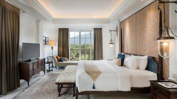 Founder's Suite, 1 King Bed | Premium bedding, minibar, in-room safe, desk