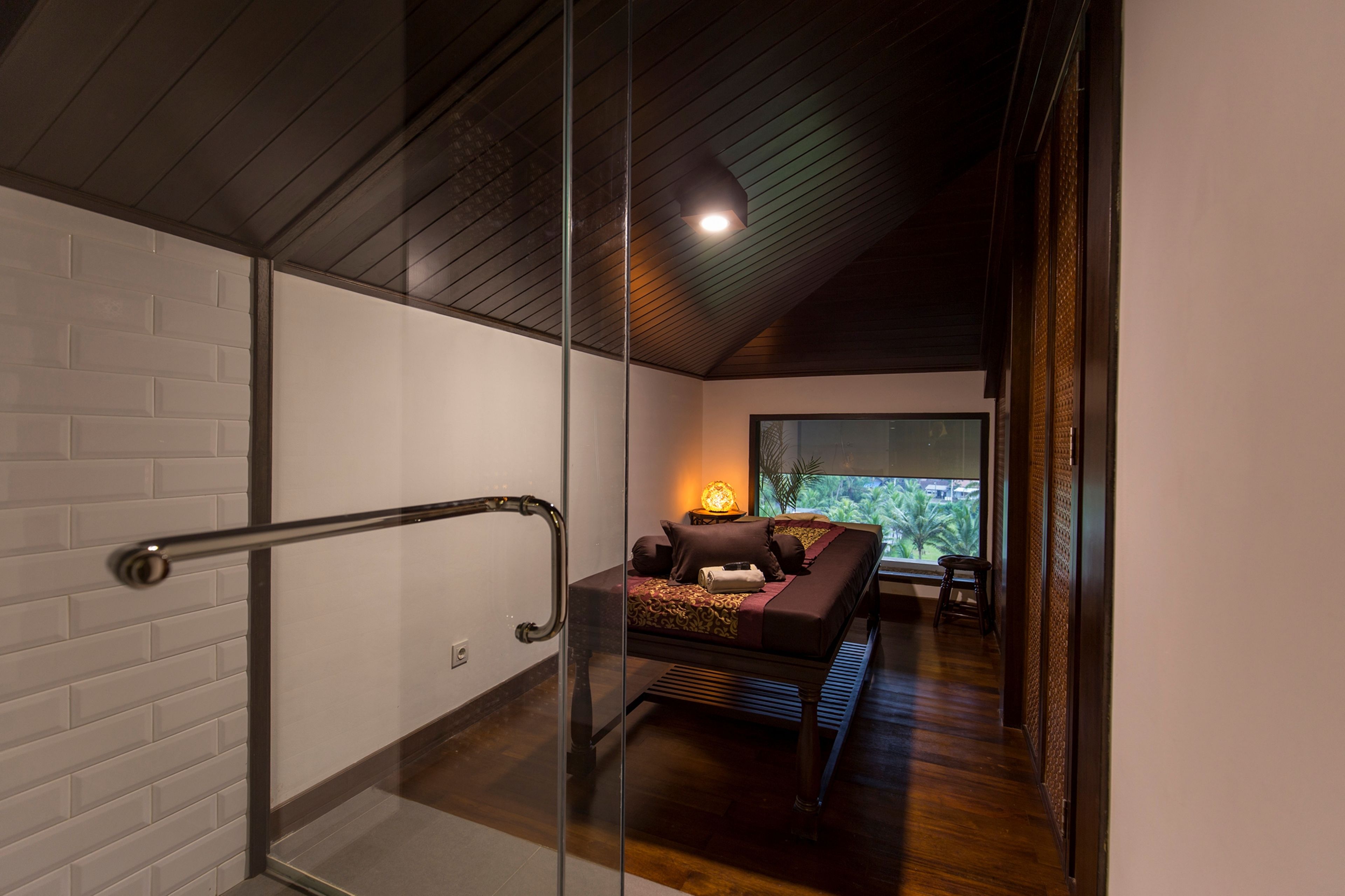 body treatments, aromatherapy, hot stone massages, deep-tissue massages