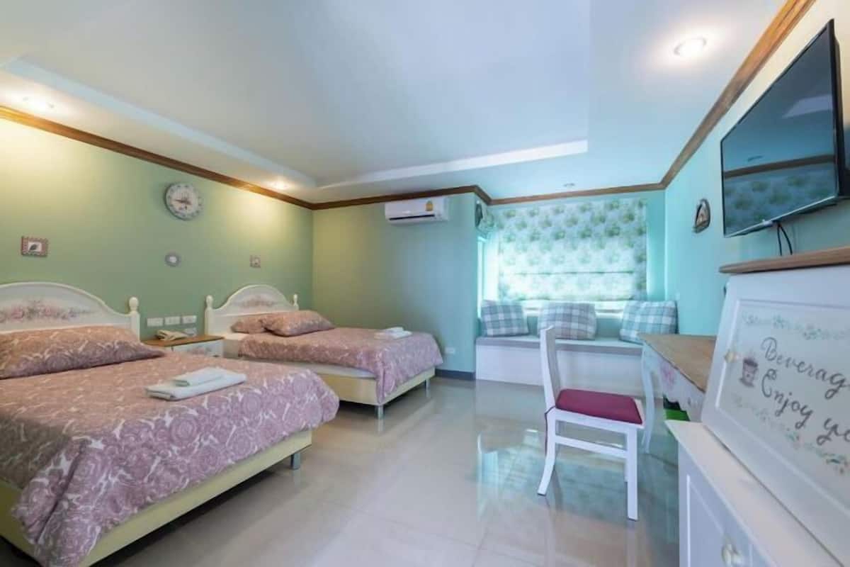 1 bedroom, desk, soundproofing, free WiFi