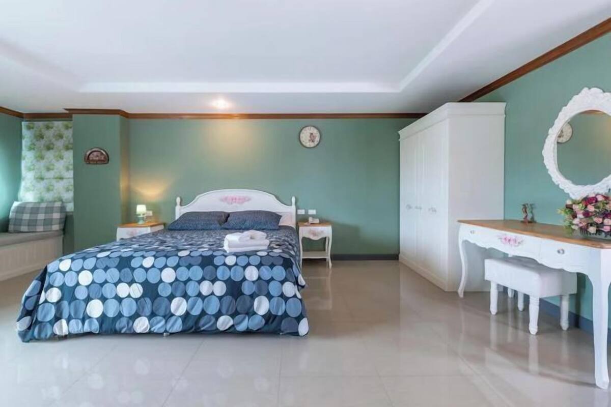 1 bedroom, desk, soundproofing, free WiFi