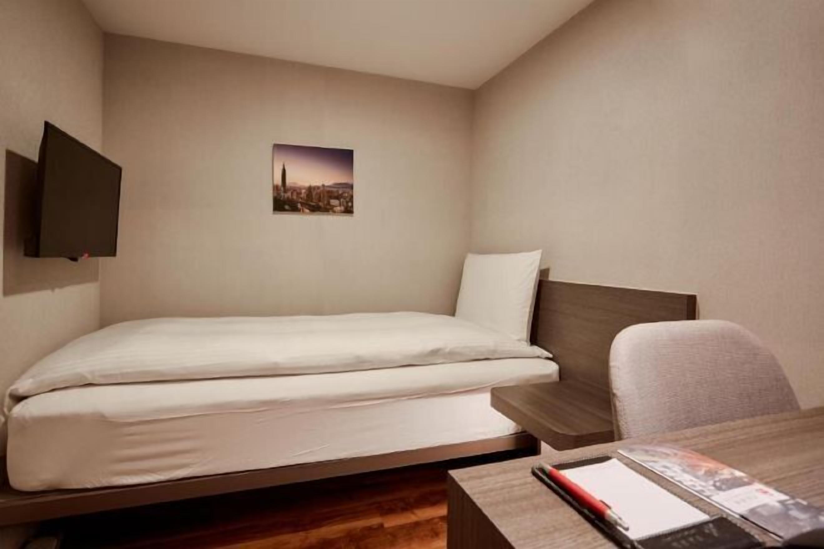 Premium bedding, down comforters, pillowtop beds, in-room safe