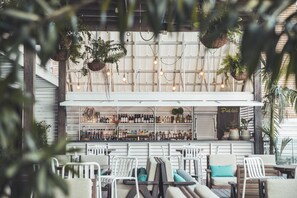 Bar ved poolen