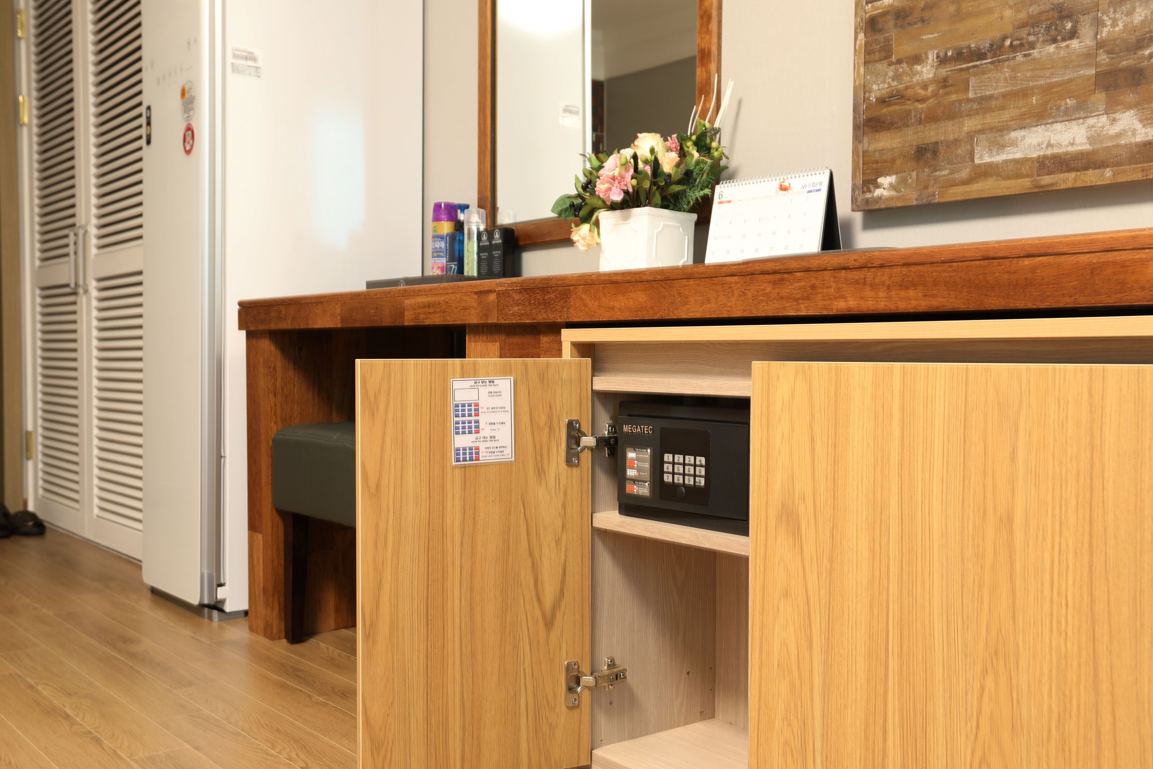 standard room | premium bedding, in-room safe, laptop workspace, blackout curtains