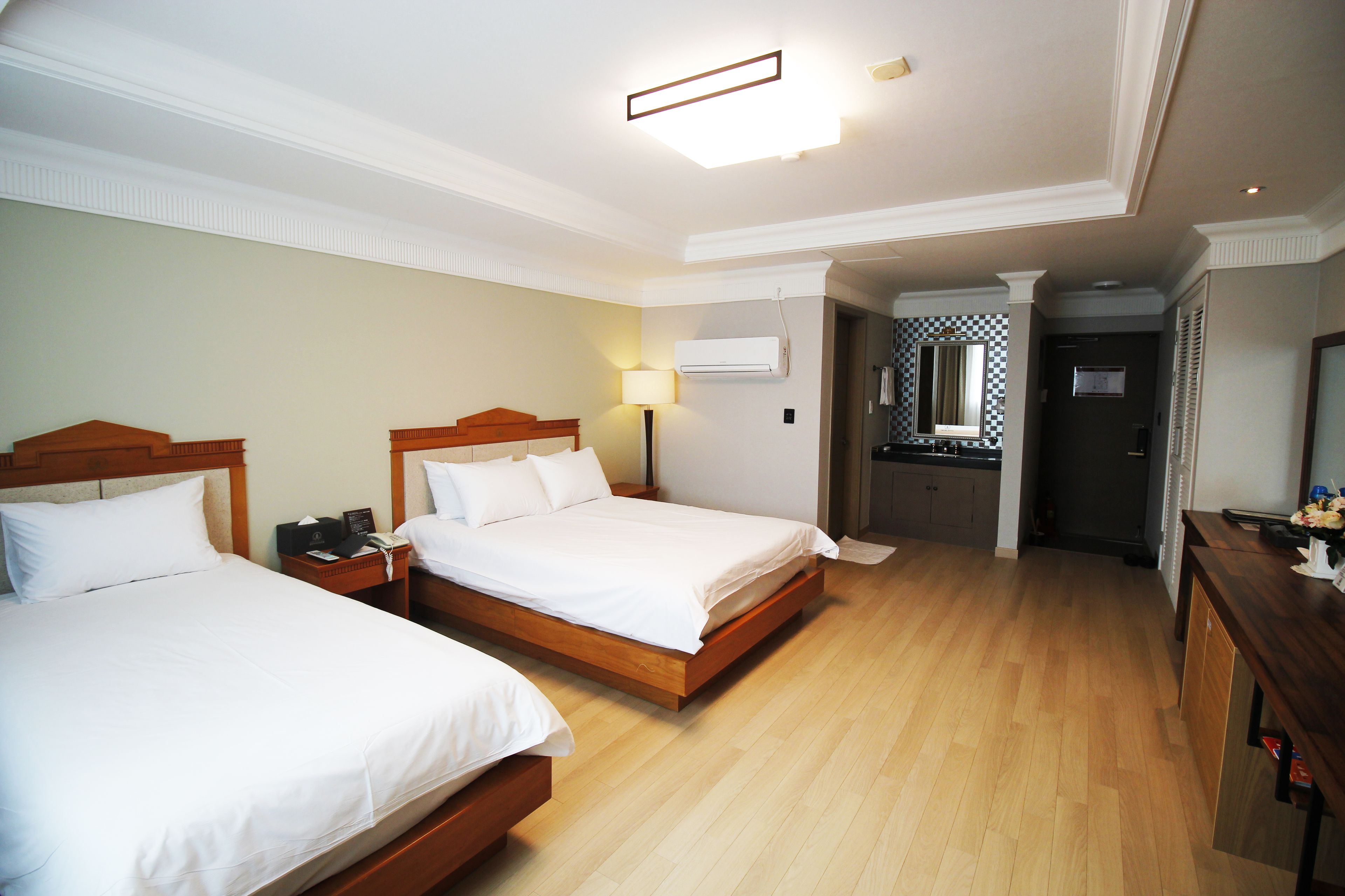 twin room | premium bedding, in-room safe, laptop workspace, blackout curtains