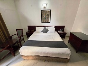 Deluxe Room | Premium bedding, in-room safe, desk, free WiFi - Kridha Residency (Mathura)