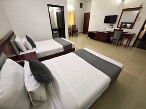 Phòng Suite Executive, phù hợp cho người khuyết tật, tầng trệt | Bộ đồ giường cao cấp, két bảo mật tại phòng, bàn 
