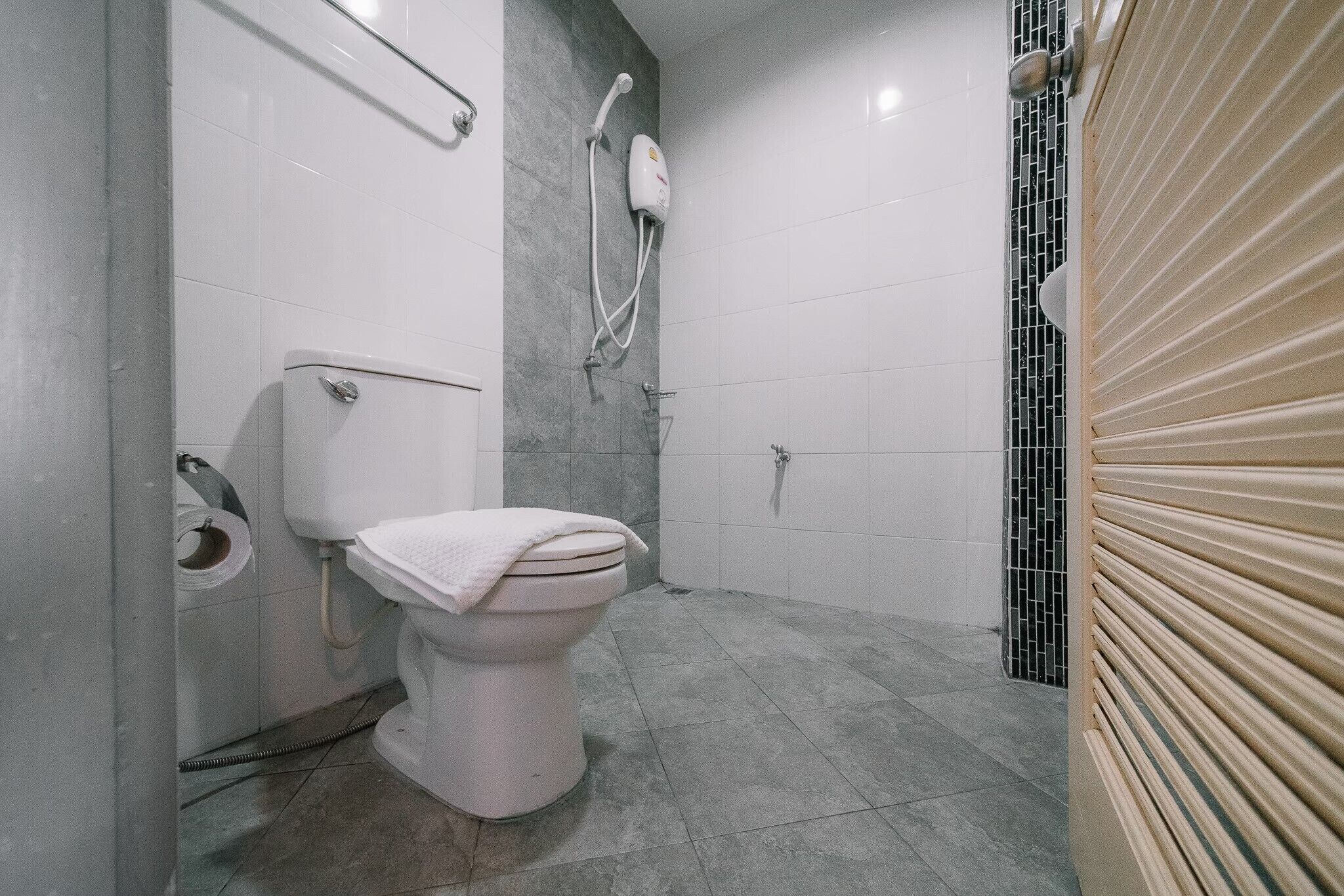 shower, free toiletries, hair dryer, slippers