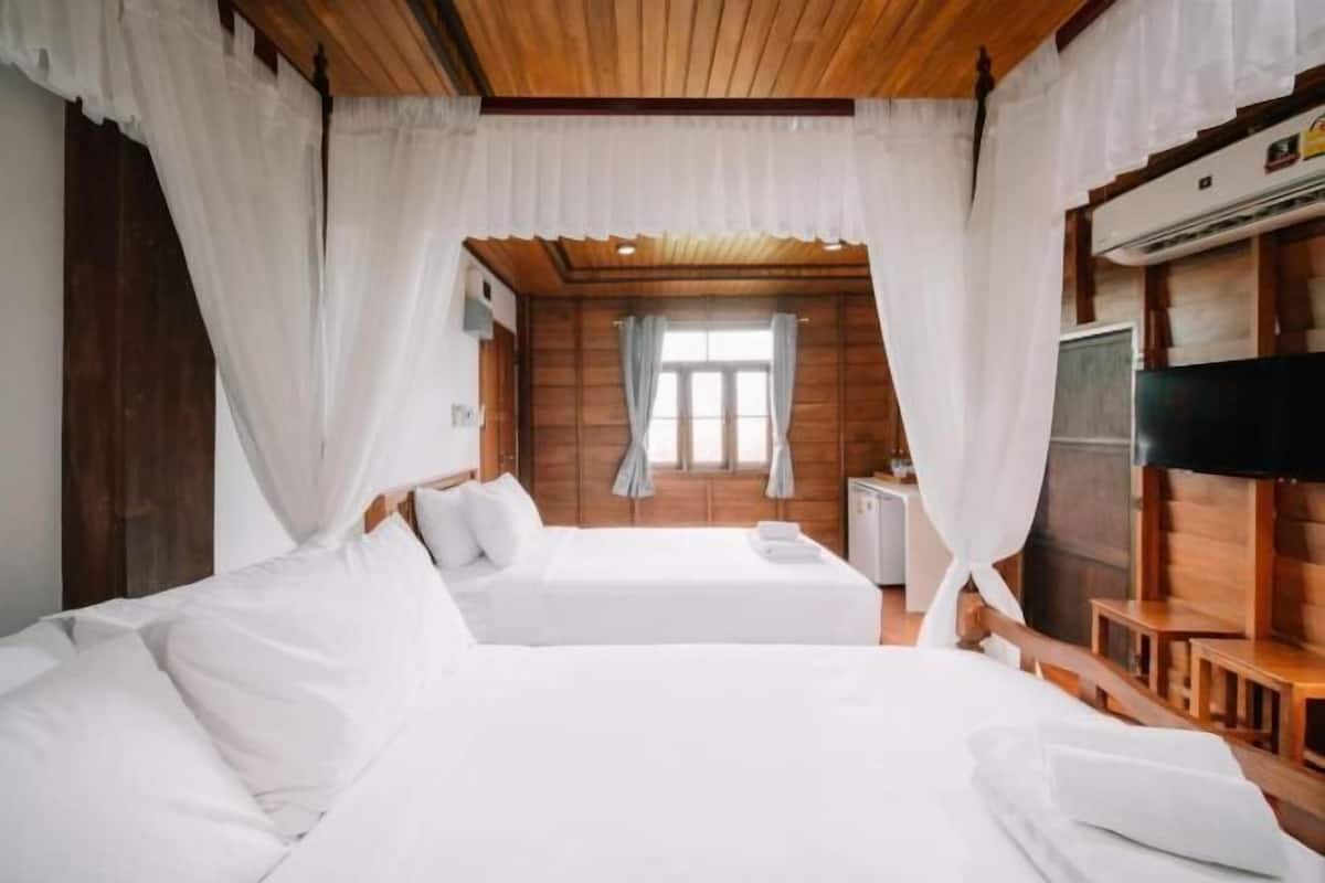 Desk, blackout curtains, rollaway beds, free WiFi