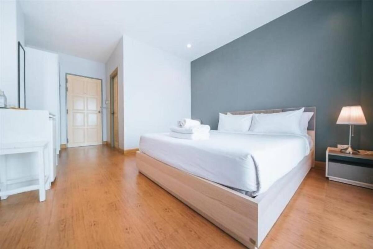 Desk, blackout curtains, rollaway beds, free WiFi