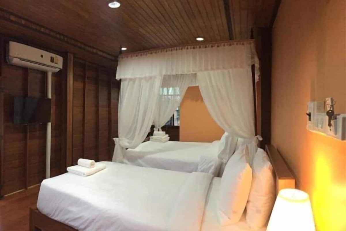 Desk, blackout drapes, rollaway beds, free WiFi