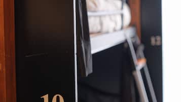 Dormitorio compartido, dormitorio mixto, para no fumadores | Caja de seguridad en la habitación, wifi gratis y ropa de cama