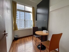 Caja de seguridad en la habitación, wifi gratis y ropa de cama