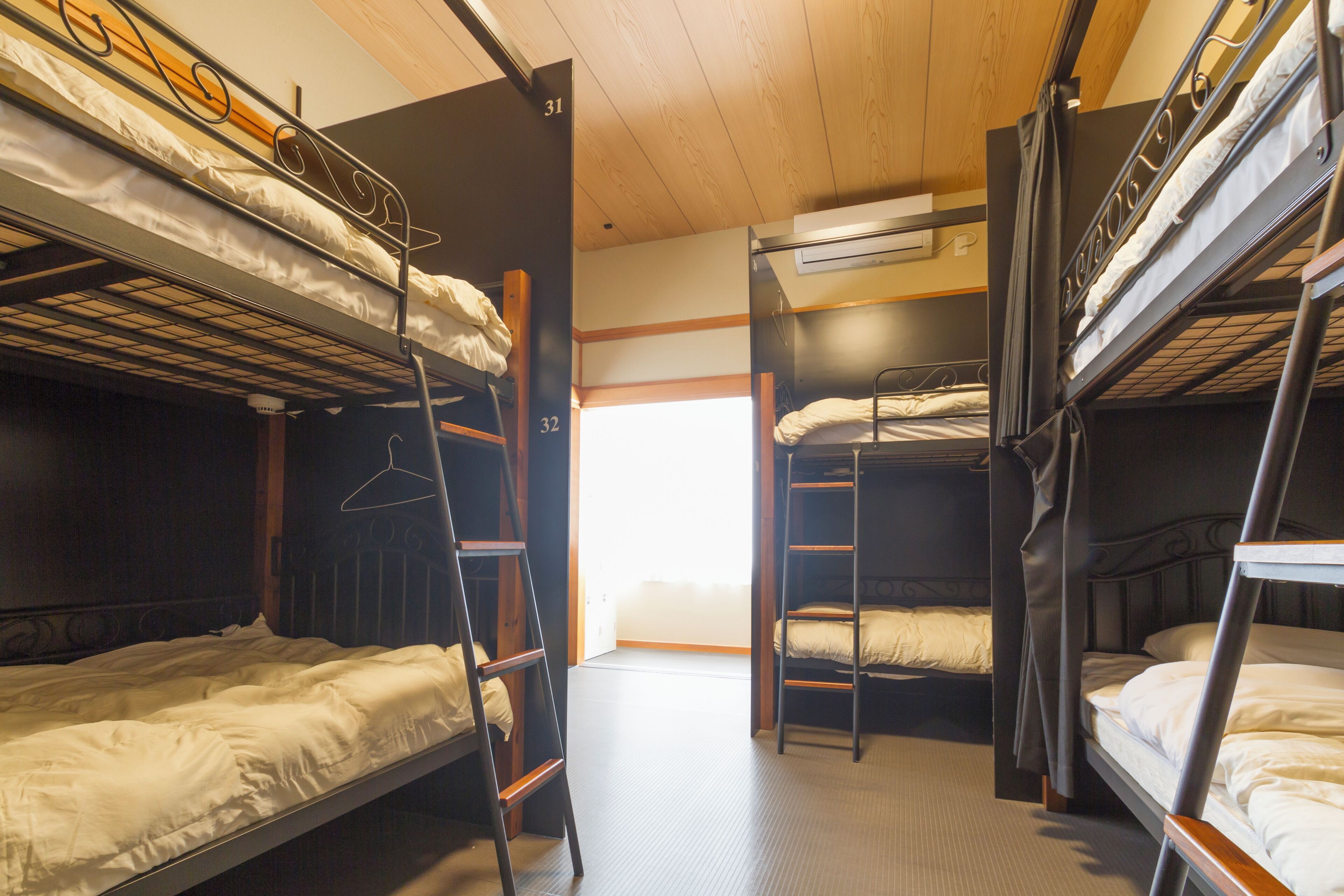 Caja fuerte, wifi gratis, ropa de cama
