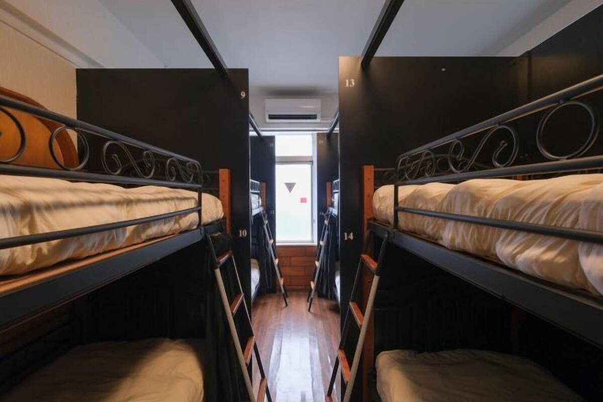 Caja de seguridad en la habitación, wifi gratis y ropa de cama