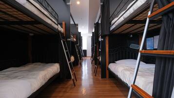 Shared Dormitory (Men only) | In-room safe, free WiFi, bed sheets