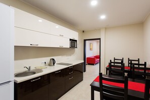 Stovetop, dishwasher, electric kettle, cookware/dishes/utensils - Friendly (Surgut)