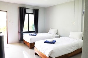 Standard Room, 1 Bedroom | Free minibar items, in-room safe, desk, cots/infant beds - Khlong Dao Sunset Villa (Ko Lanta)
